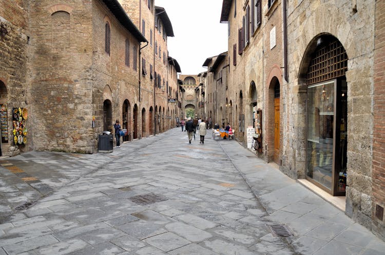 An example of the Tuscan medieval architecture in Tuscany.jpg