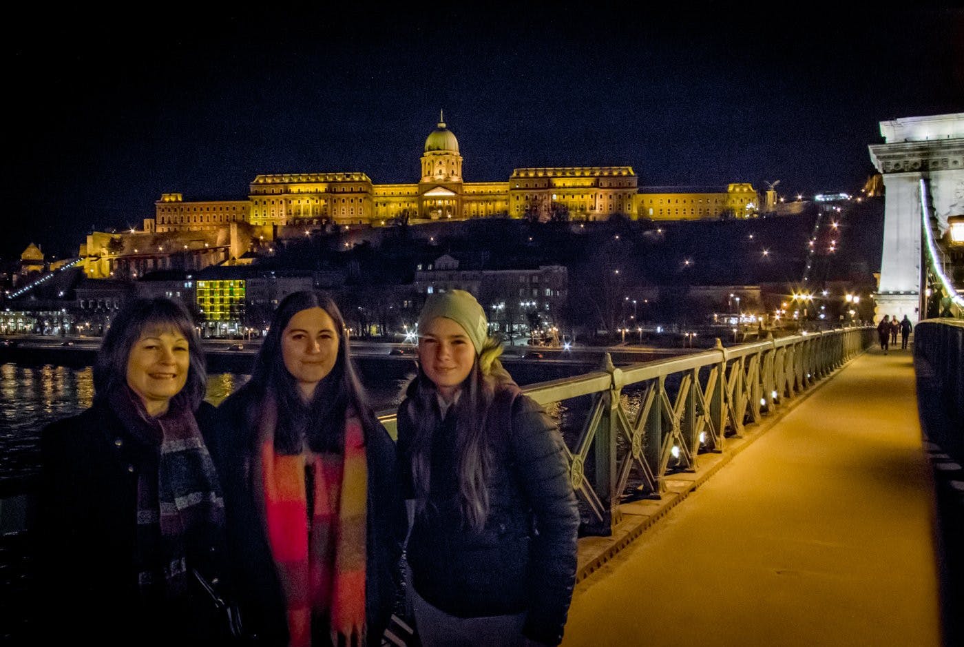 Budapest by night 01.jpg