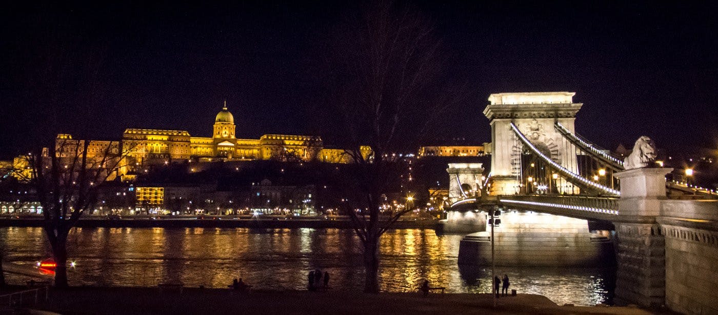 Budapest by night 03.jpg