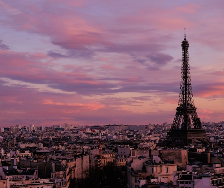 Paris for Romantics: Dinner Cruises, Montmartre Love Stories