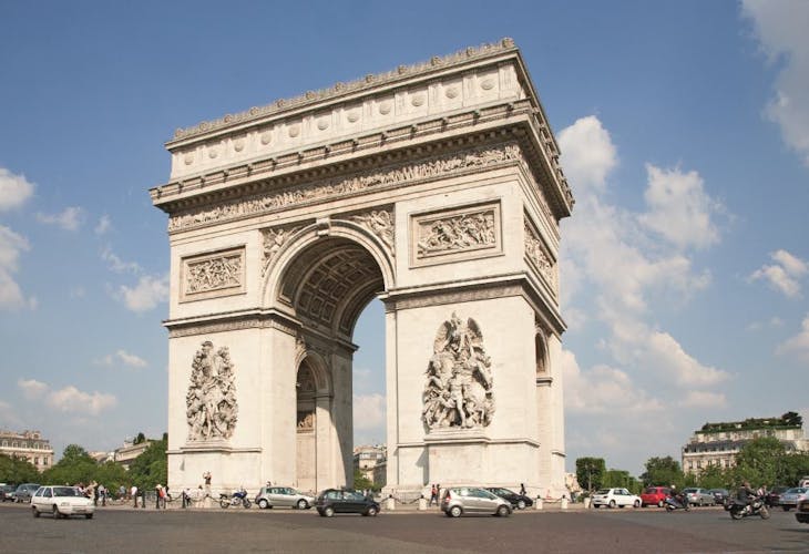 Paris sightseeing tour in minivan
