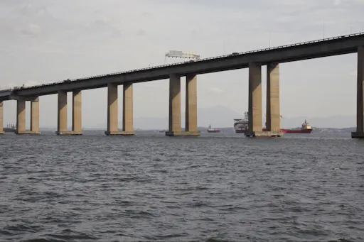 Rio-Niterói Bridge Brazil.jpg