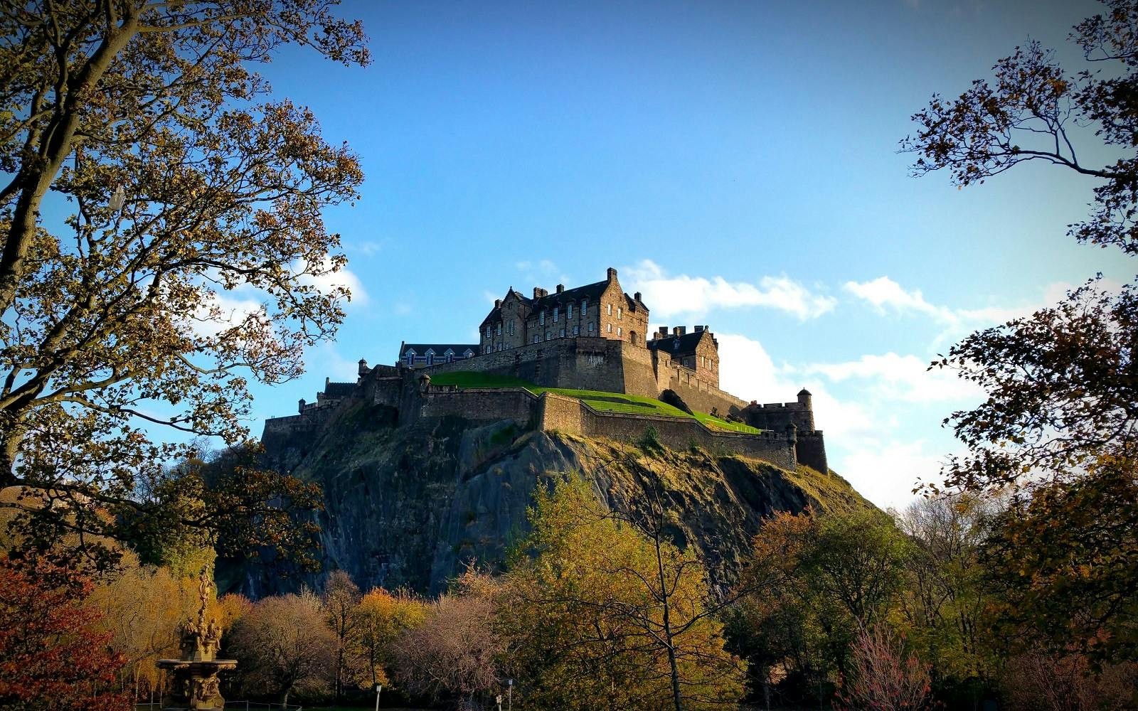 Edinburgh_Castle[1].jpg