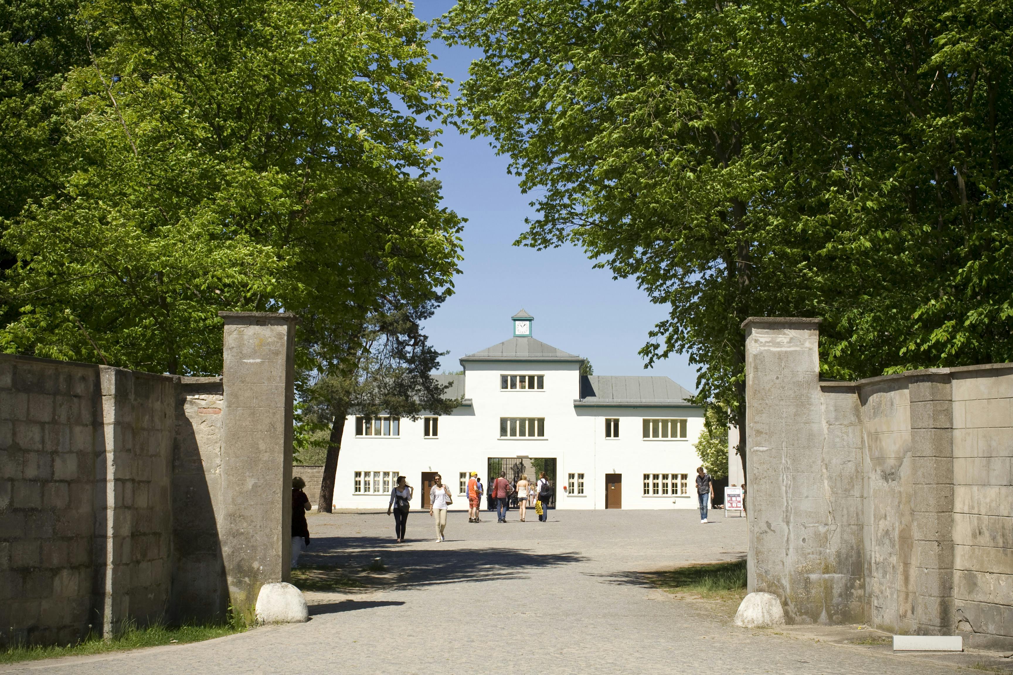 Bus Tour- Sachsenhausen 4.JPG