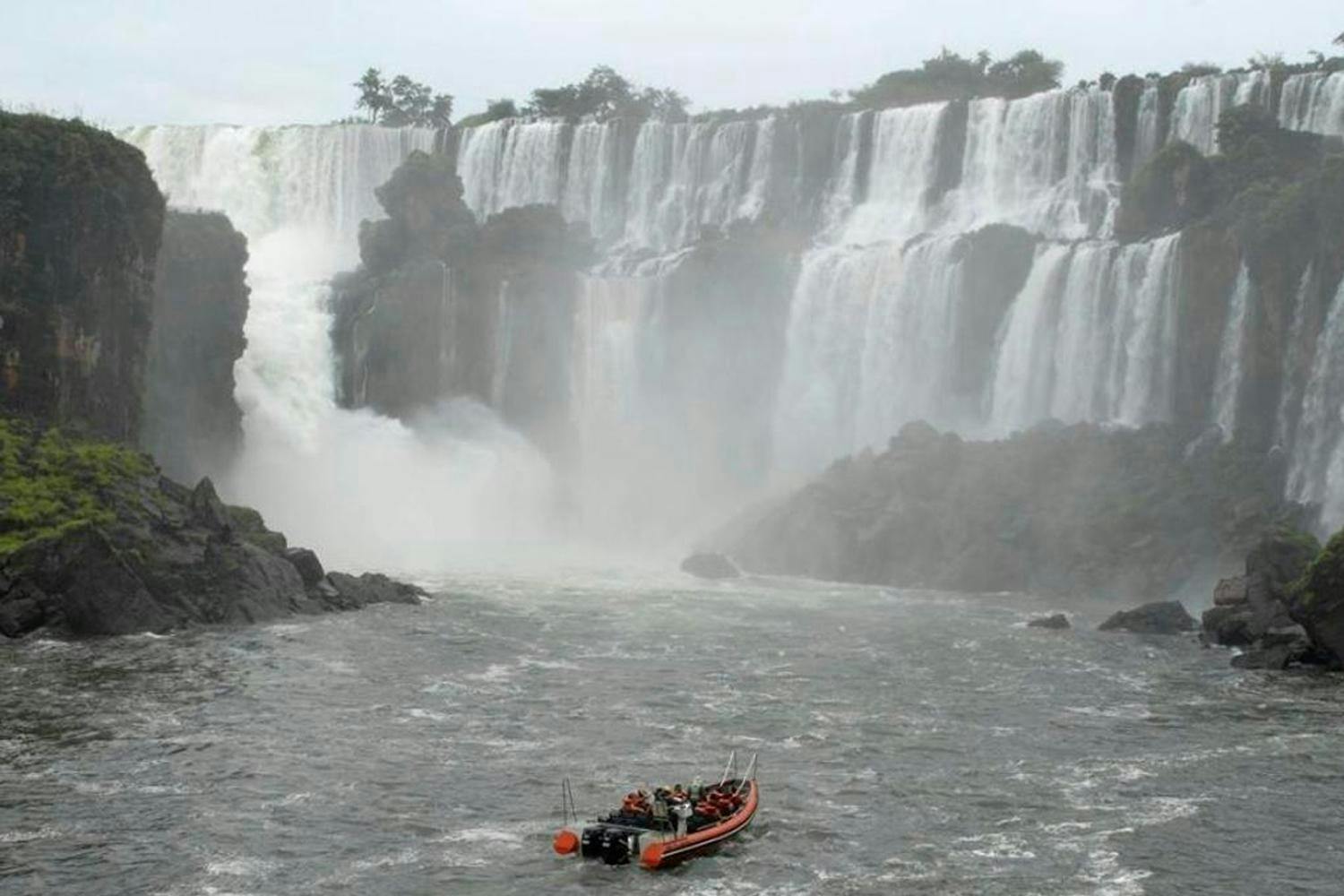 Iguassu waterfall.jpg