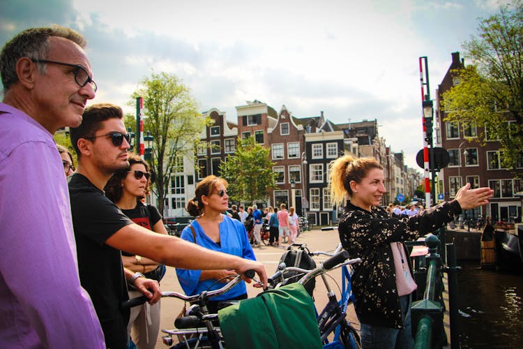 Bike tour with canal cruise in Amsterdam