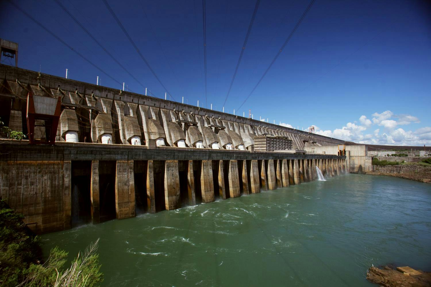 Itaipu Dam Brazil.jpg