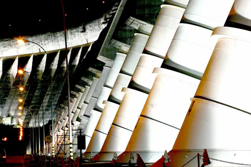 Itaipu Dam Brazil 3.jpg
