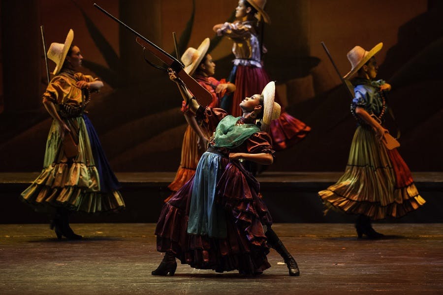 Folkloric ballet Mexico 4.jpg