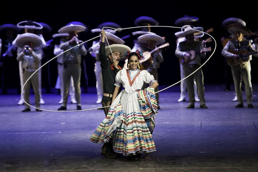 Folkloric ballet Mexico 7.jpg