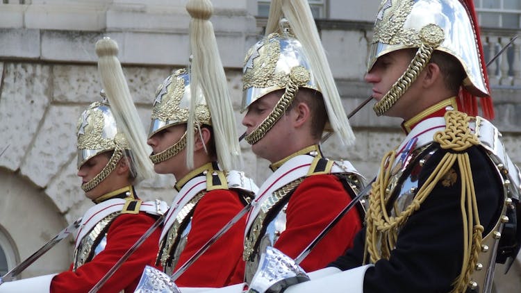 Full-day tour of London with Changing of the Guard