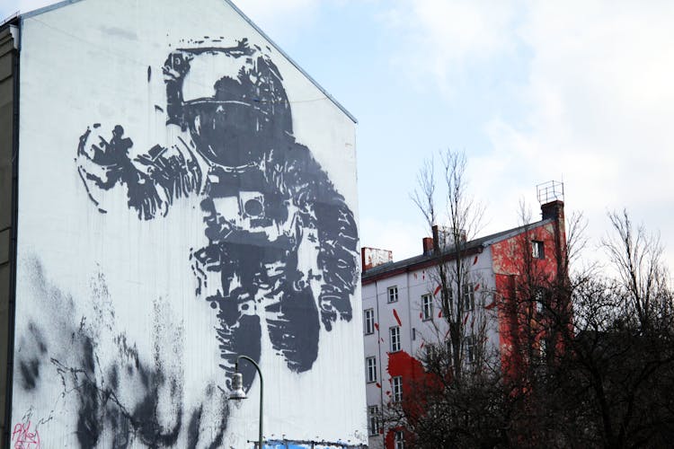 Berlin street art walking tour