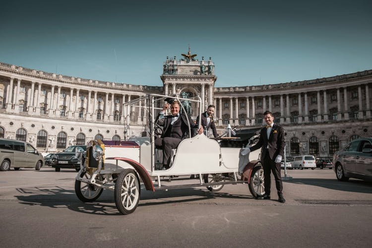 Vienna sparkling sightseeing in a classic electric car