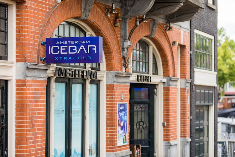 Amsterdam XtraCold Icebar entrance ticket and 1-hour canal cruise