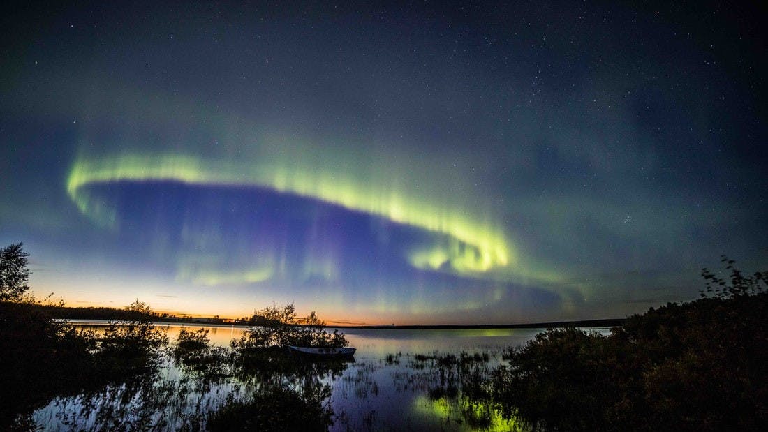 Discover the Northern Lights in a photography tour 2.jpeg