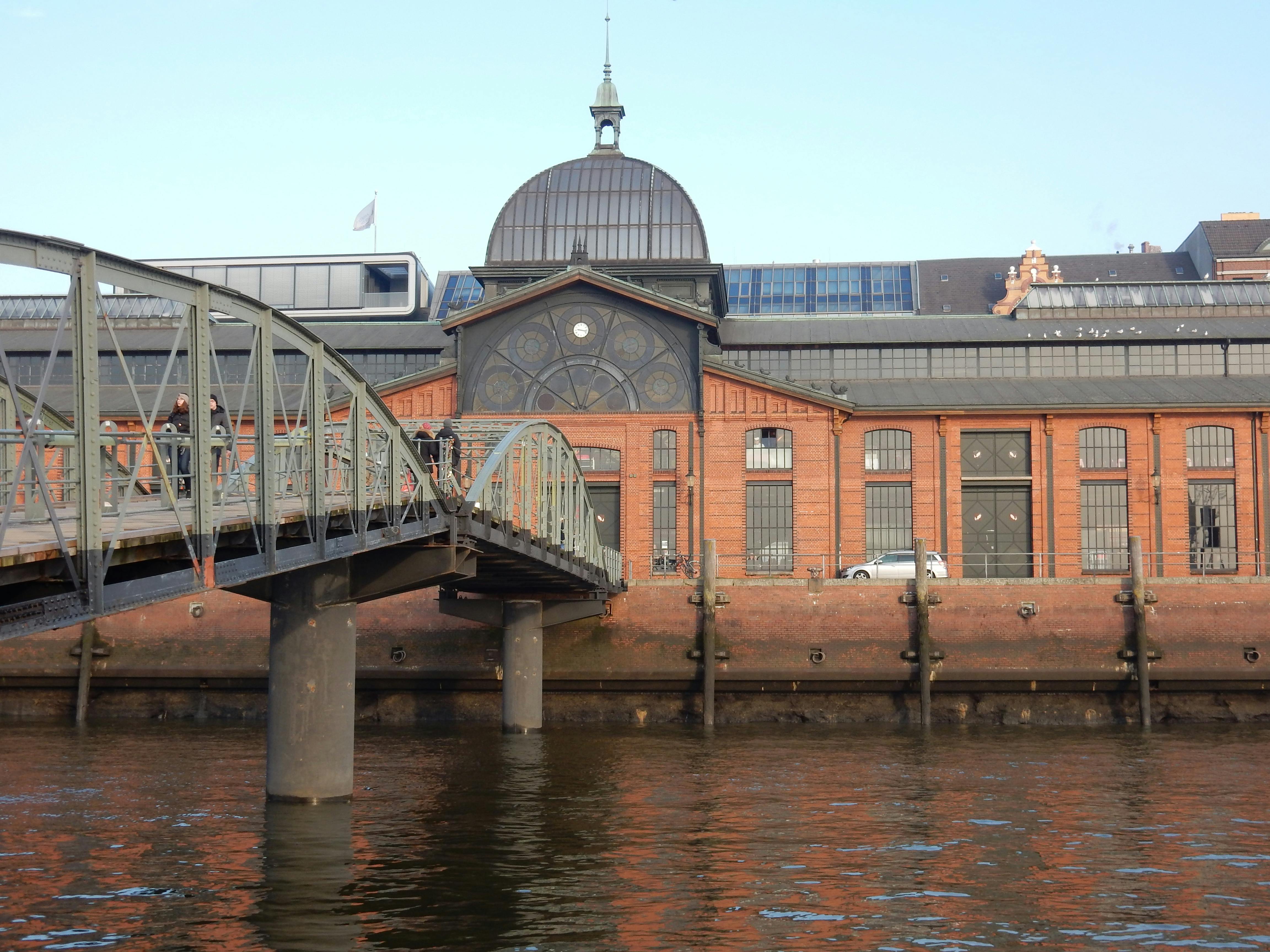 Hamburg am Morgen mit Reeperbahn, Hafen und Fischmarkt (2).JPG
