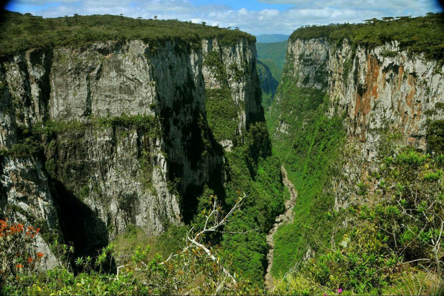 Itaimbezinho Canyon Brazil 6.jpg