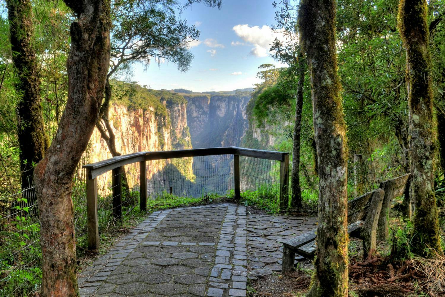 Itaimbezinho Canyon Brazil 1.jpg