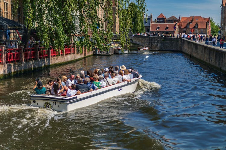 Luxury sightseeing tour of Bruges with private transportation from Amsterdam