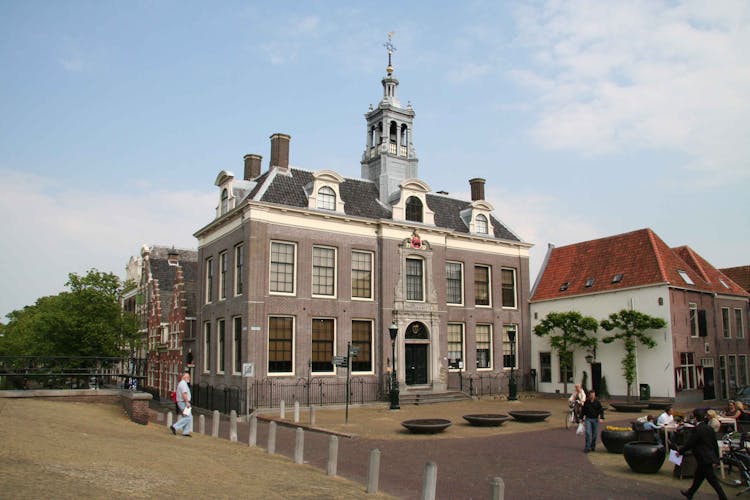 Volendam, Edam and windmills tour with Amsterdam canal cruise