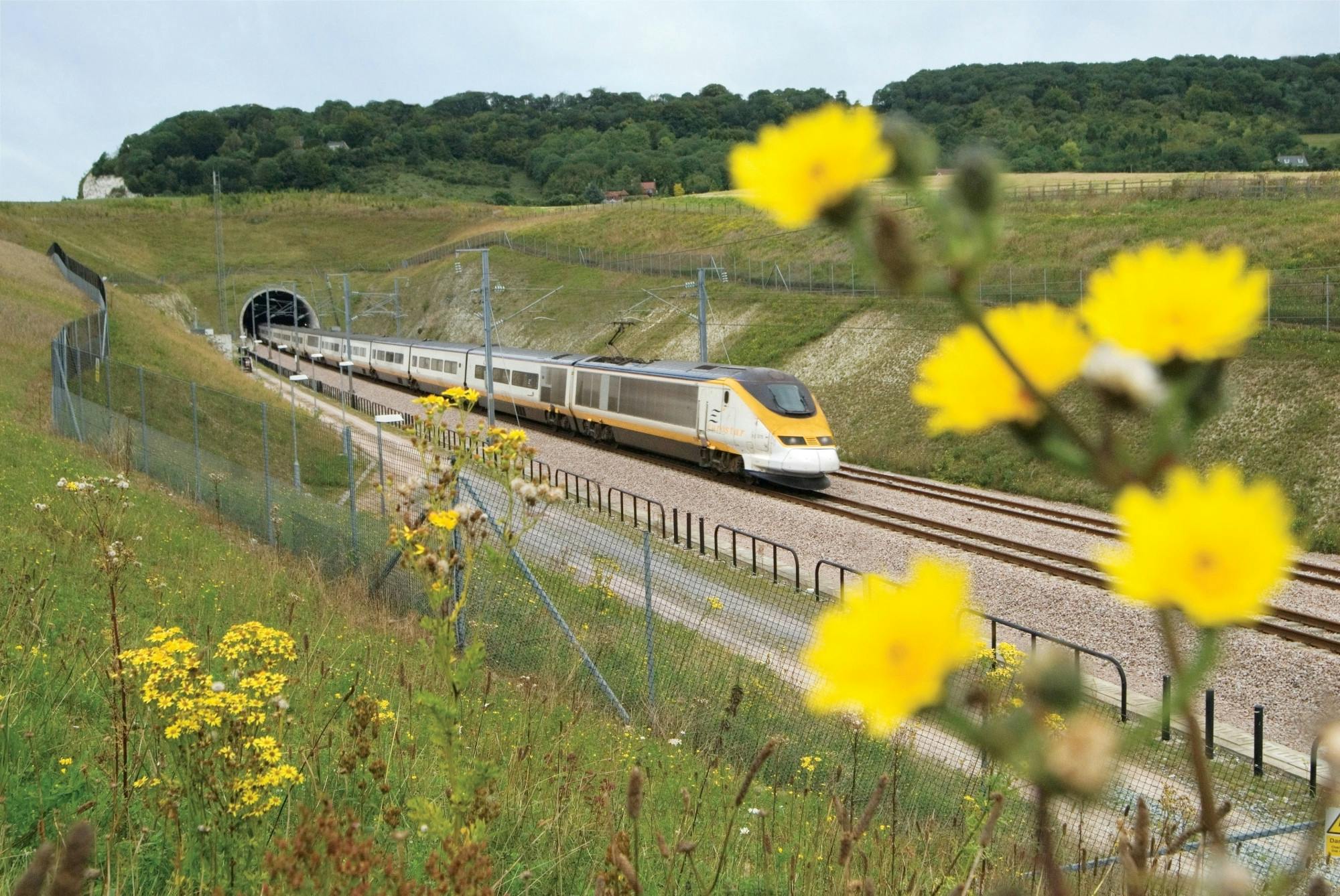 Eurostar_train_on_the_move_in_the_UK.jpg