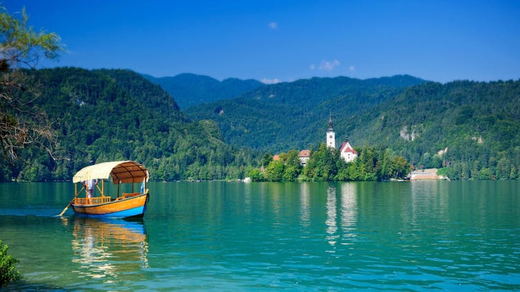 Alpine lakes tour from Ljubljana