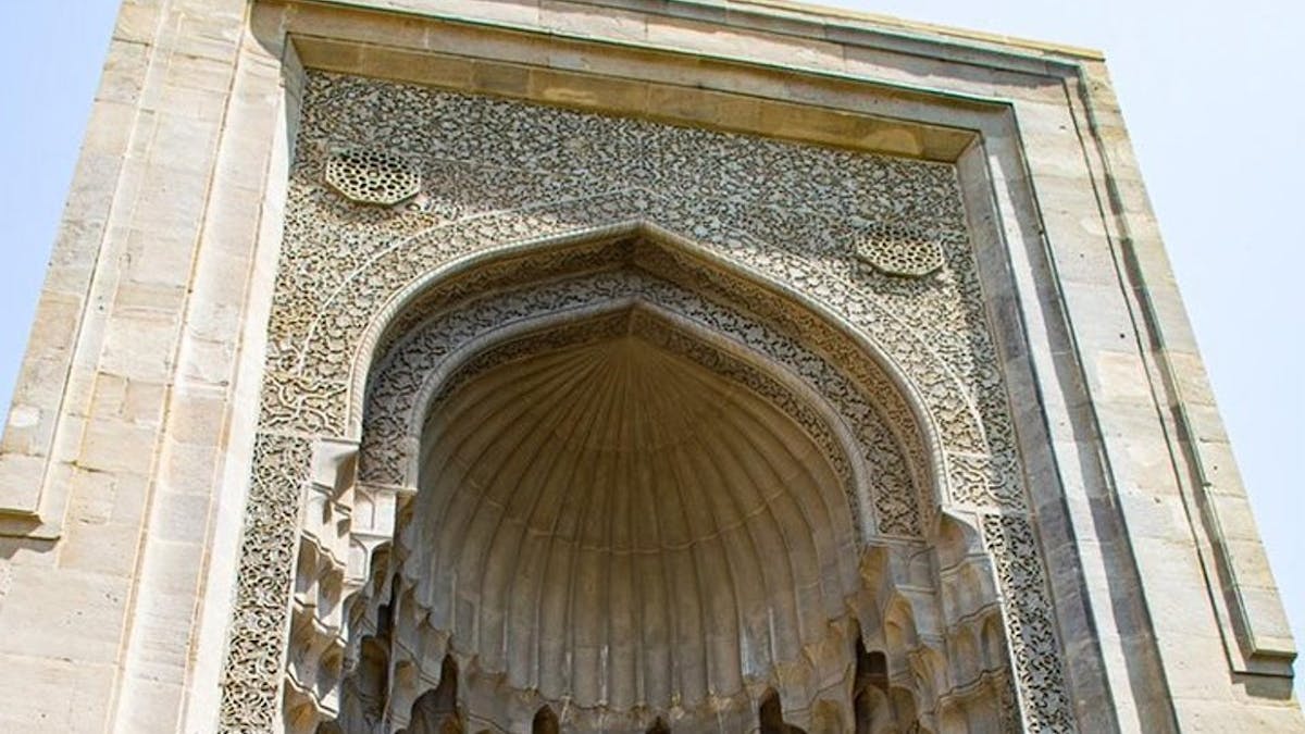 Baku Old and Modern city Tours 01.jpg