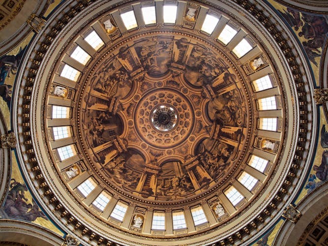 2013St Paul's Cathedral from cathedral floor.jpg