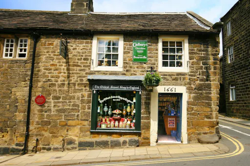 Outside_sweet_shop_signs2.jpg