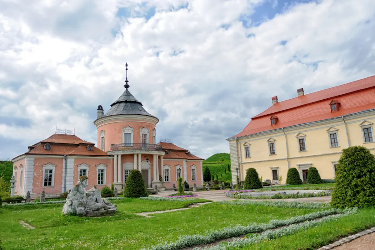 Lviv castles tour golden horseshoe 1.jpg