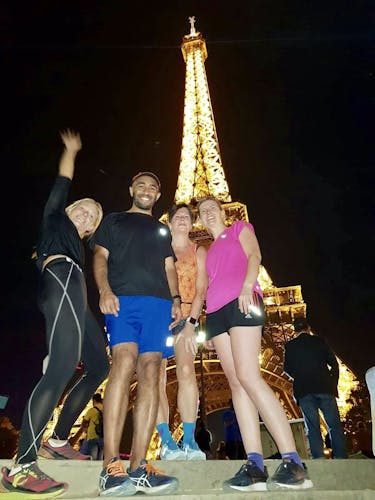 Running tour of Paris by night