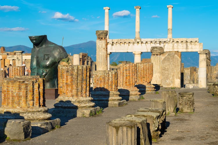 Pompeii and Naples full-day walking tour