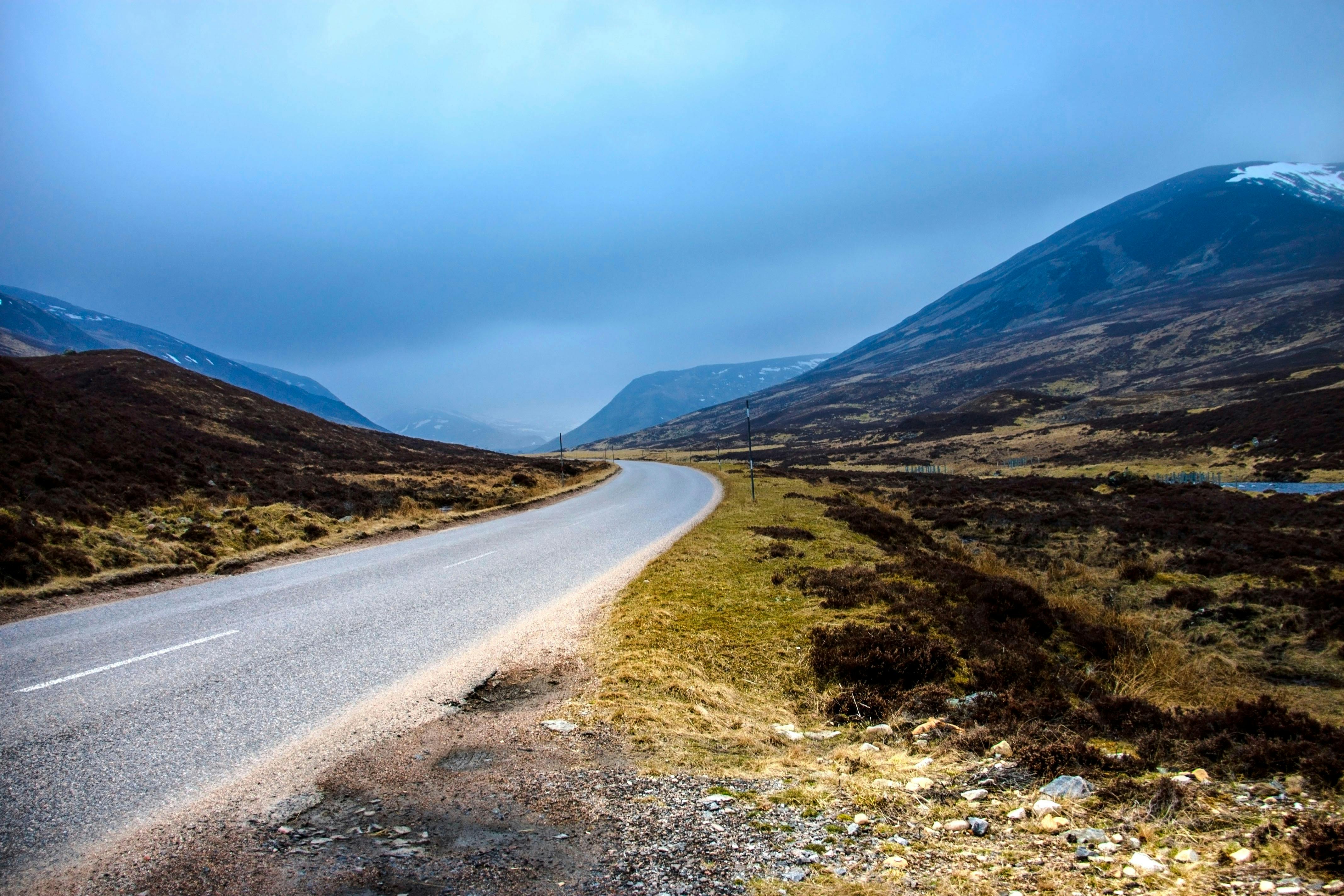 ABDEE_ROYAL_DEESIDE_ROAD_shutterstock_1070249114.jpg