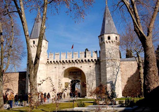 topkapi-palace-in-istanbul-turkey.jpg