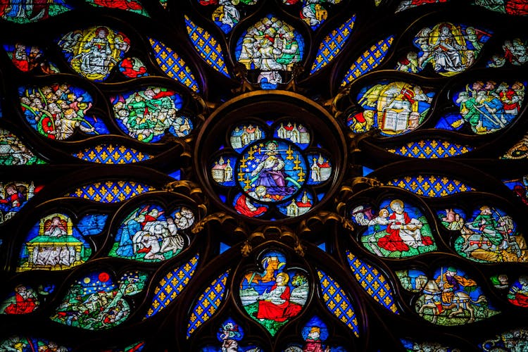 Sainte-Chapelle an immersive self-guided audio walking tour
