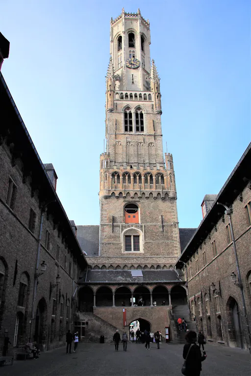 Belfort binnenplein.jpg