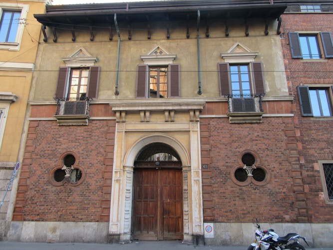 Casa Atellani - main facade.JPG