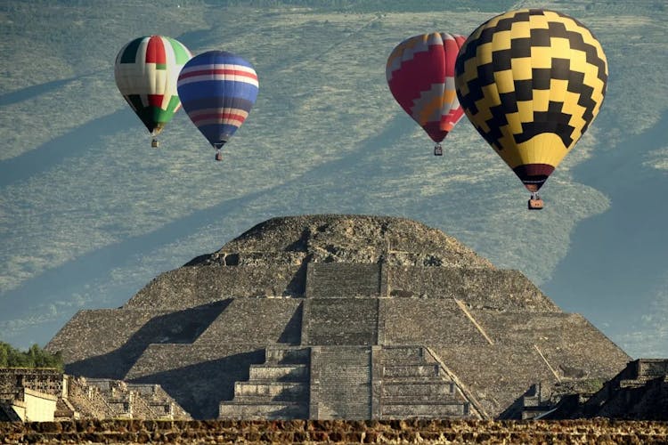 Teotihuacan pyramids guided excursion and hot air balloon ride