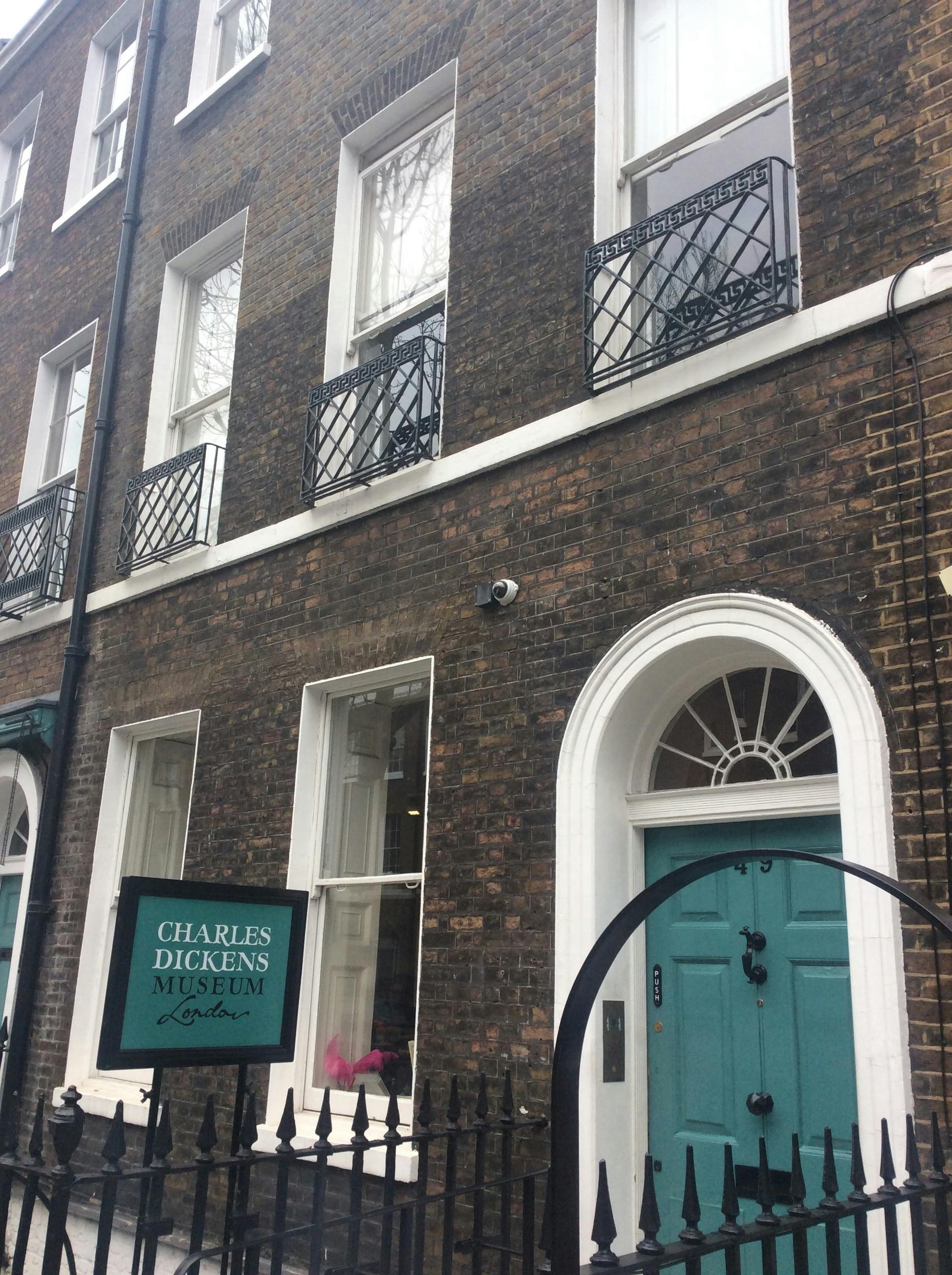 Bloomsbury Charles Dickens House w sign.jpg