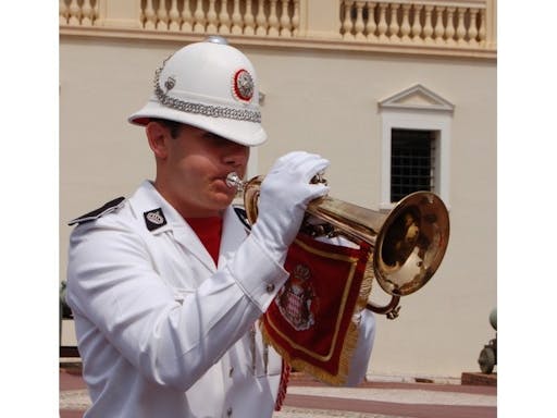 Releve_du_garde_Monaco.jpg