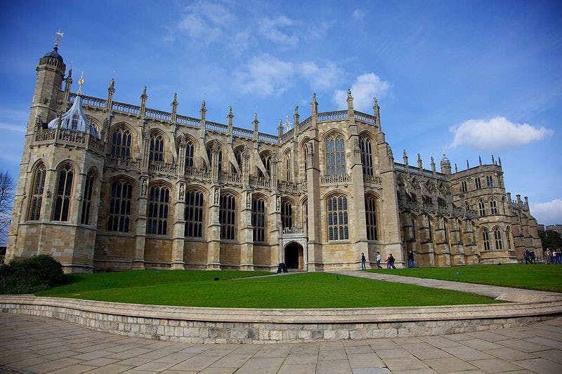 800px-St._Georges_Chapel,_Windsor_Castle_(1).jpg