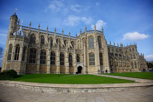 800px-St._Georges_Chapel,_Windsor_Castle_(1).jpg