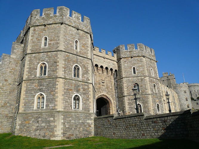 Windsor_Castle HenryVIIIGate.jpg