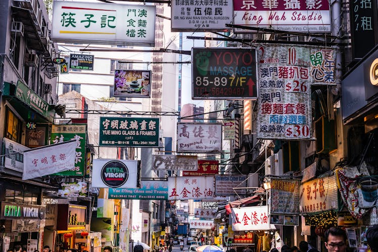 Small-group Hong Kong local food tour