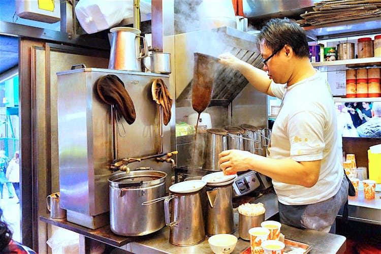 Small-group Hong Kong local food tour