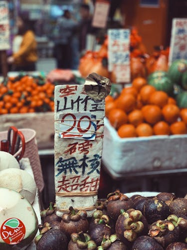 Small-group Hong Kong local food tour