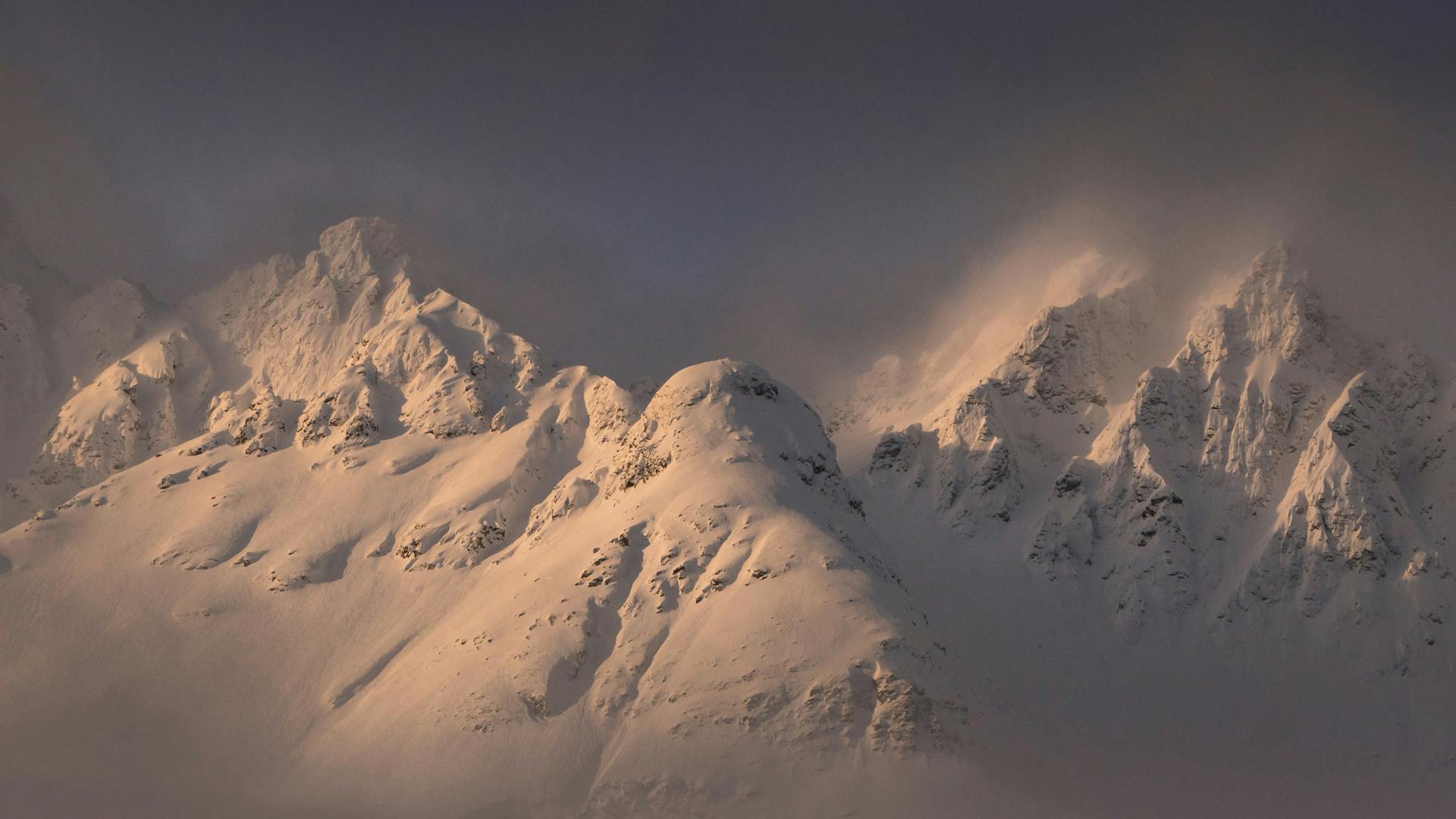 Snowshoeing_Wandering_Owl_cloudy_mountains.jpg