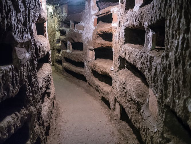 3-hour bike rental with Catacombs guided tour