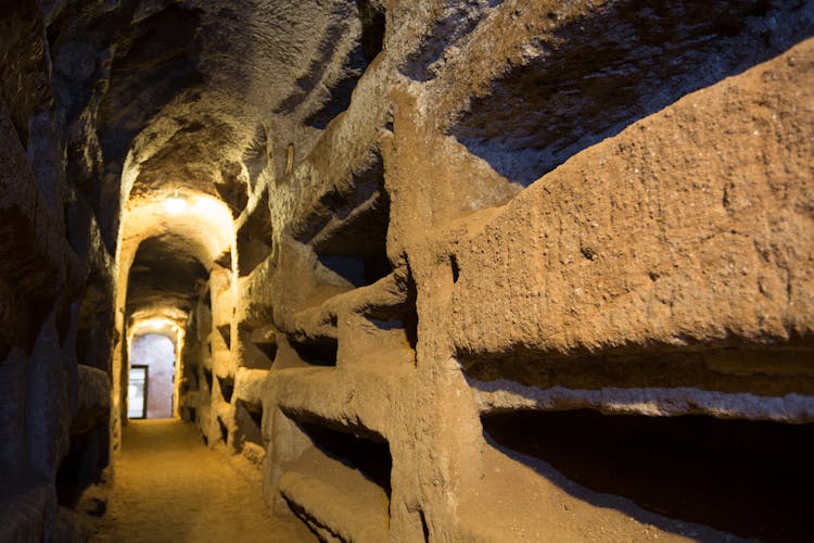 3-hour bike rental with Catacombs guided tour