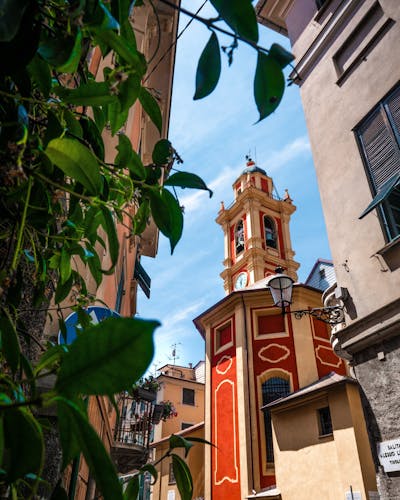 Genoa guided urban trekking tour